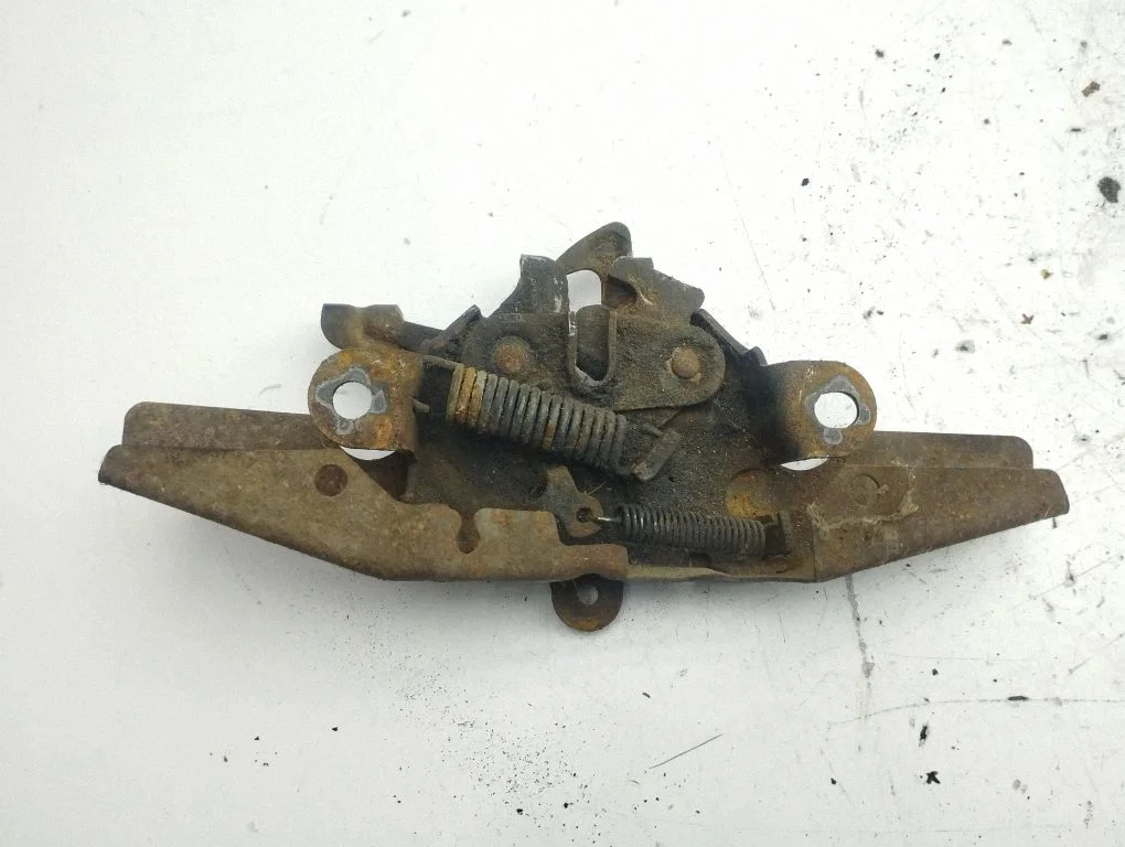 Engine bonnet/hood lock/catch