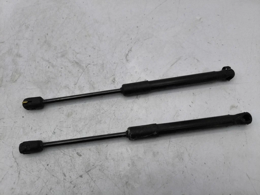 Motora pārsega amortizators 3G8823359A