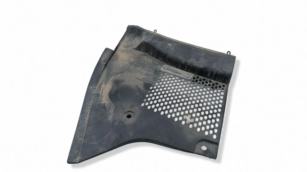 Wiper trim – right