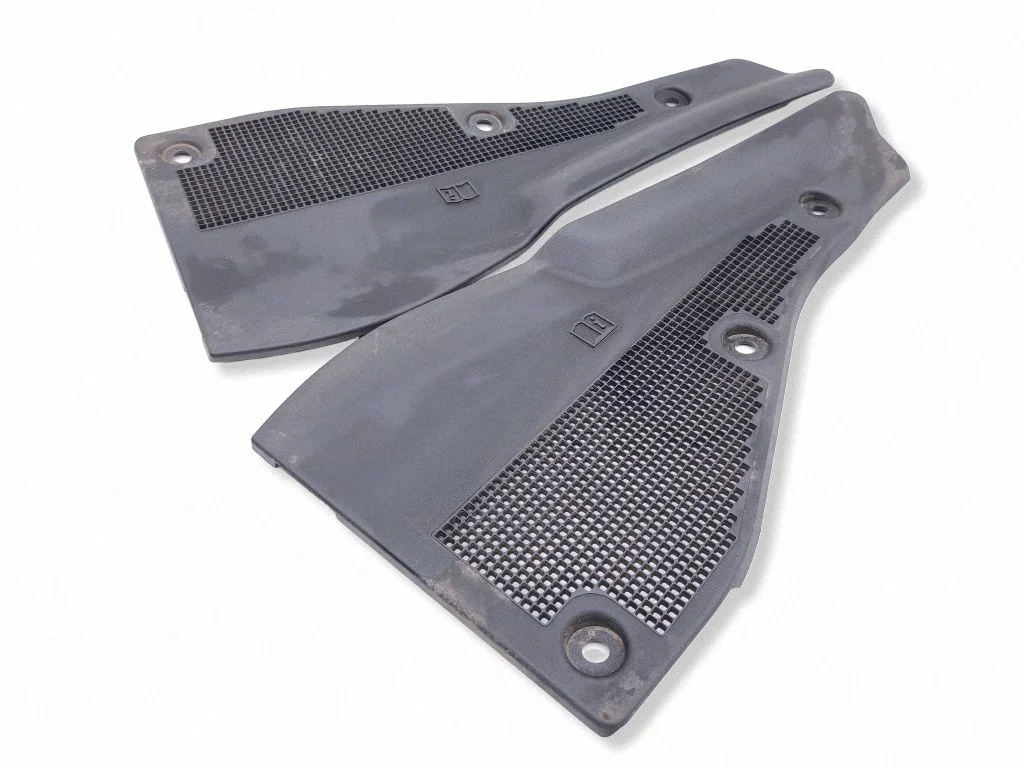 Wiper trim M8E2021B57AD