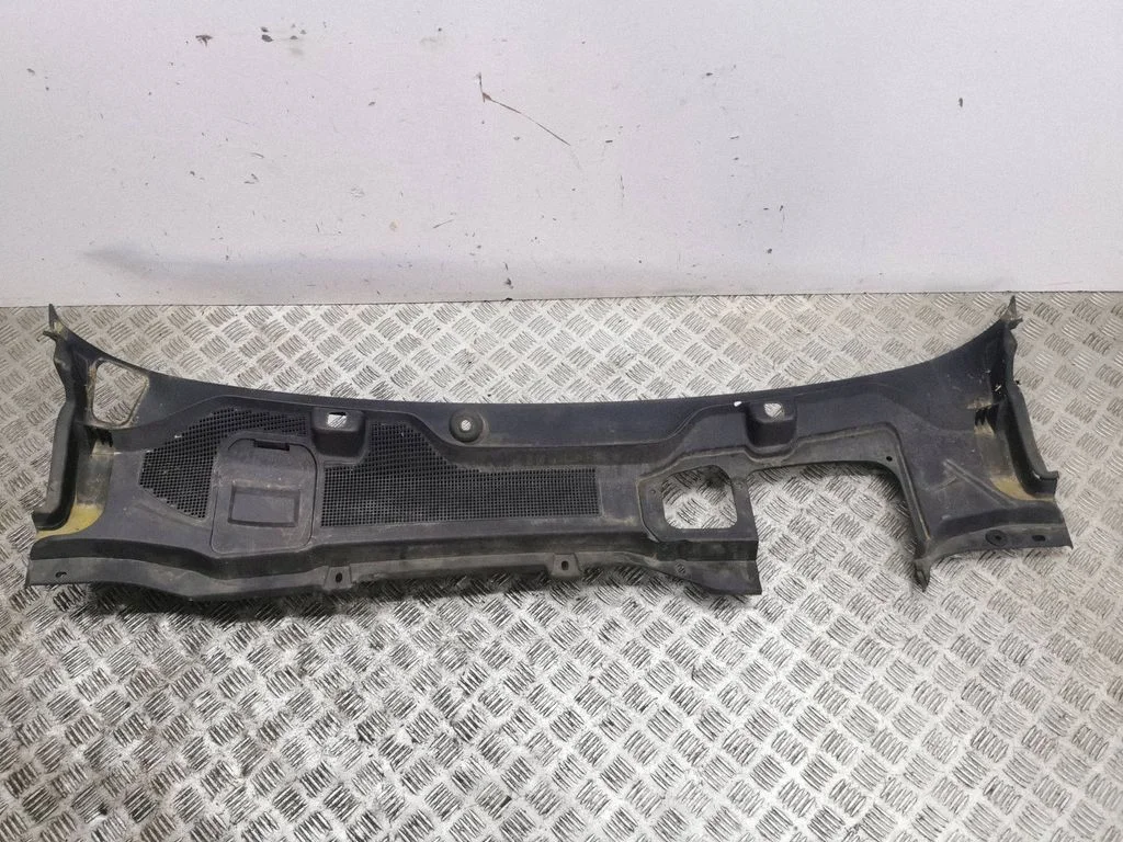 Wiper trim FK724105A