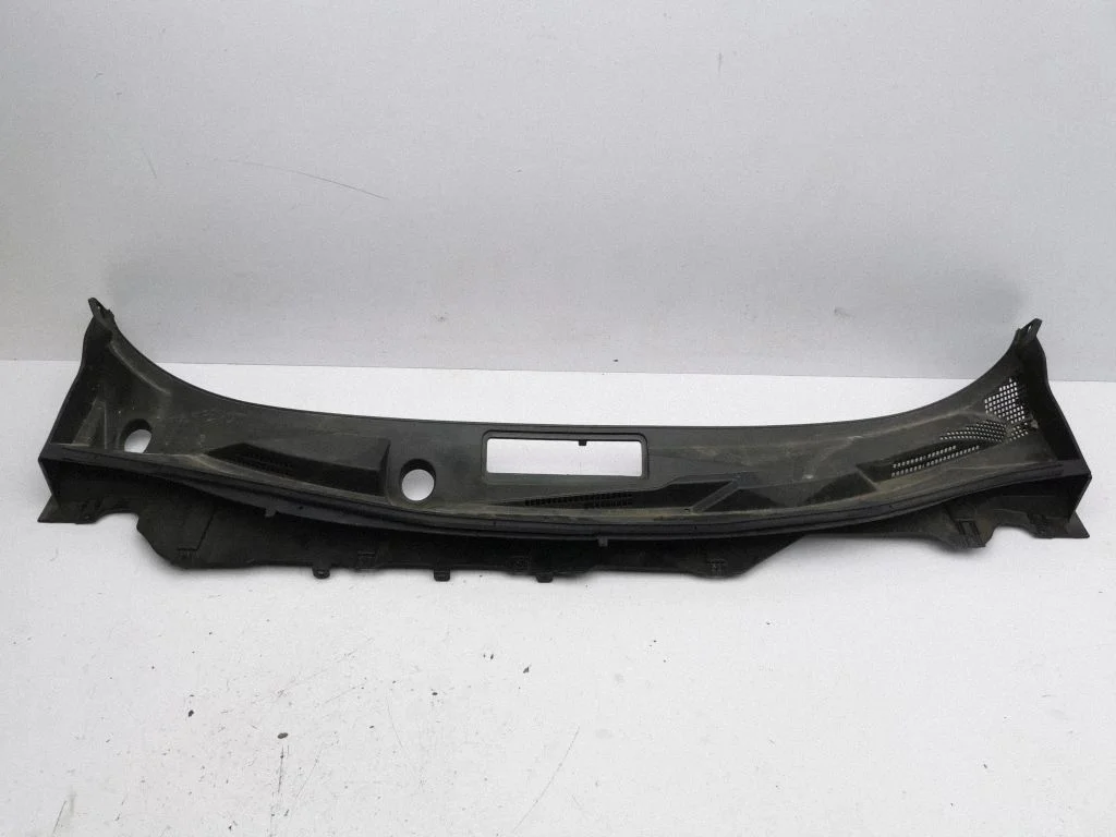 Wiper trim 668626PA0A