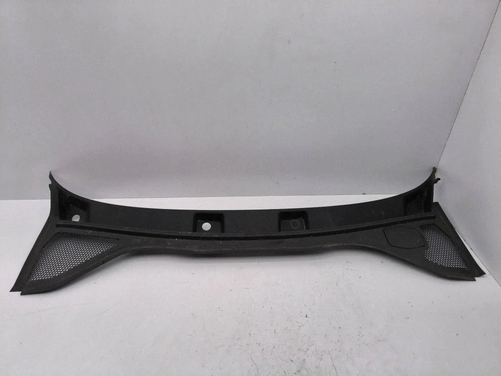 Wiper trim 8Y2819401