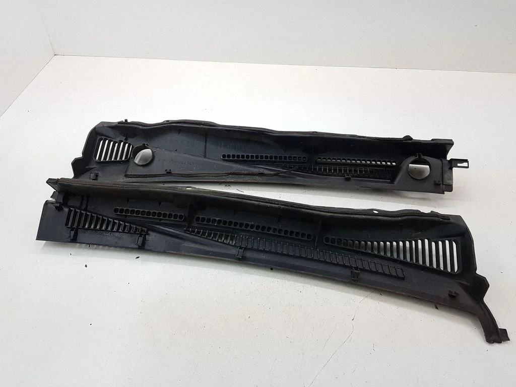 Wiper trim 7731065J10