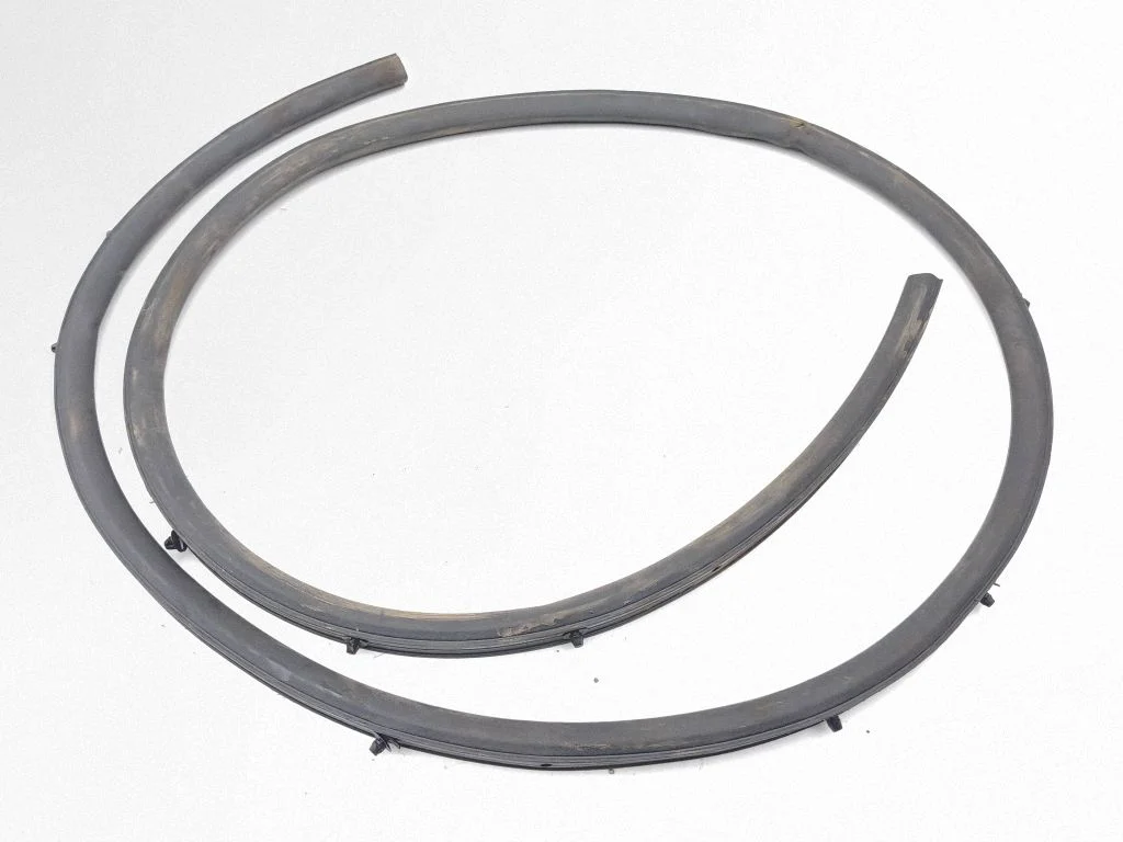 Engine compartment rubber 9841365180
