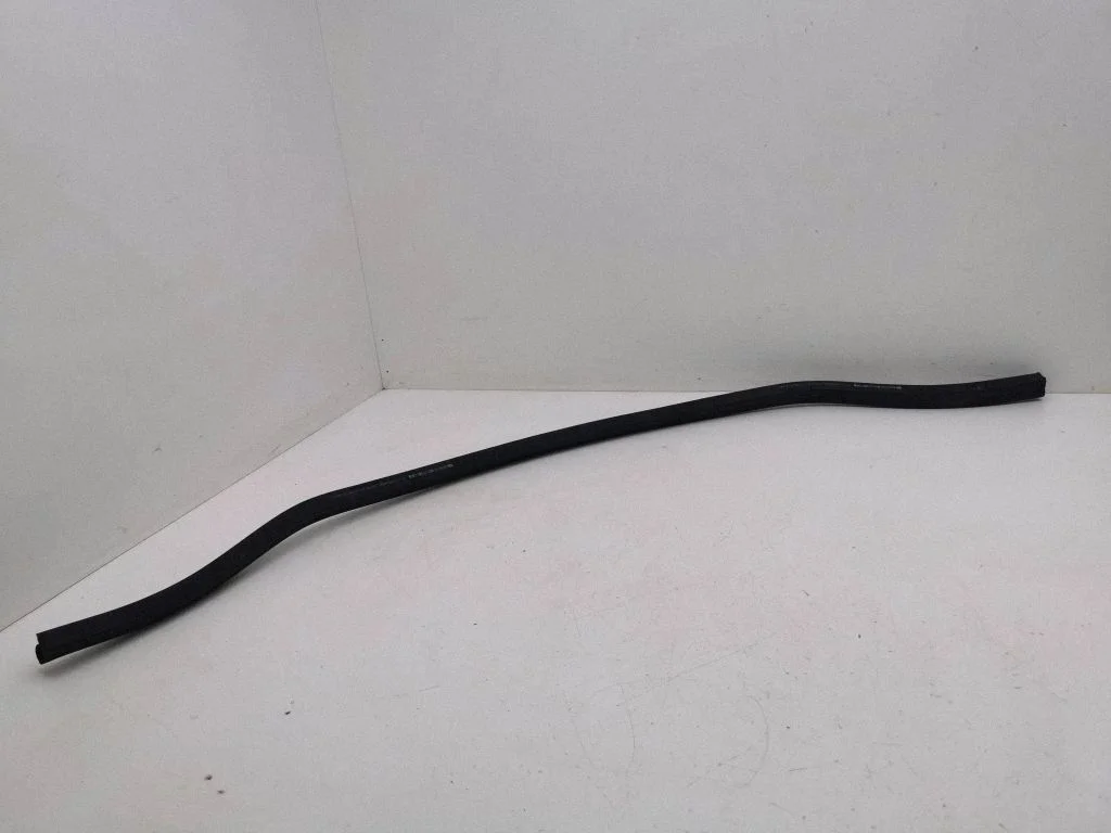 Engine compartment rubber 8V0823723