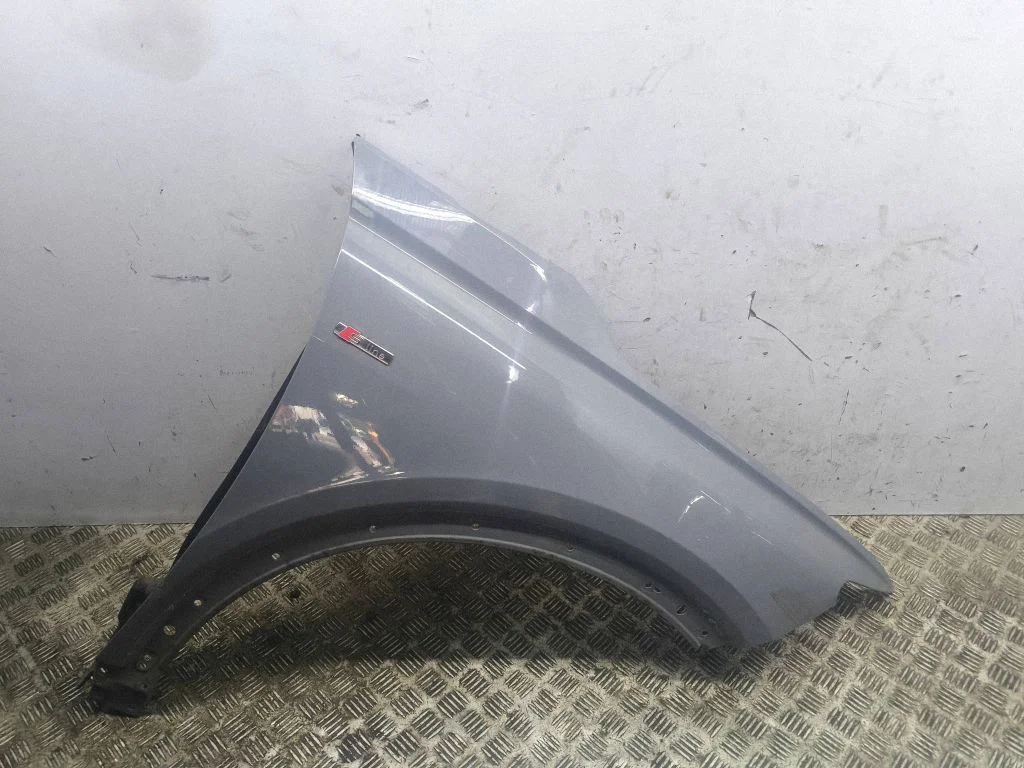Fender – right