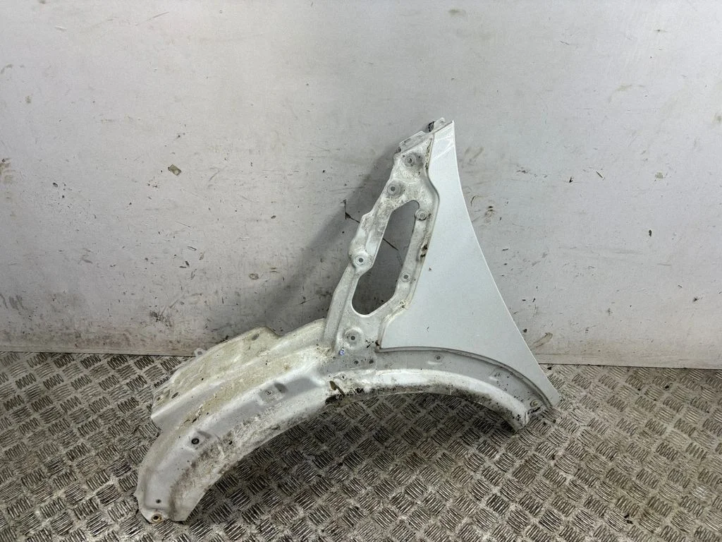 Fender – left