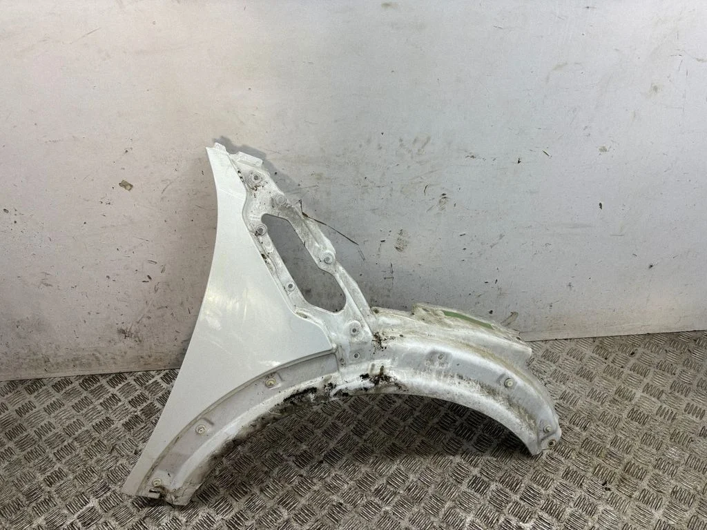 Fender – right