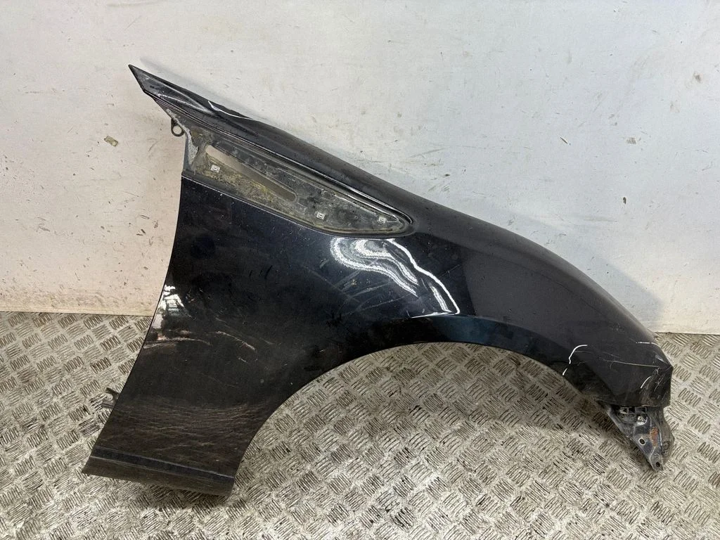Fender – right