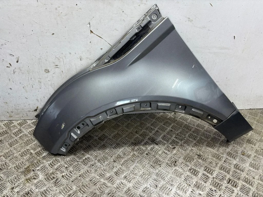 Fender – left