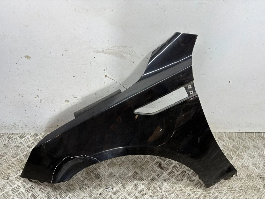 Fender – left