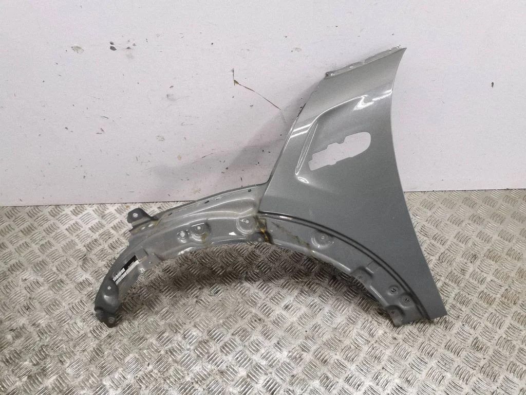 Fender – left