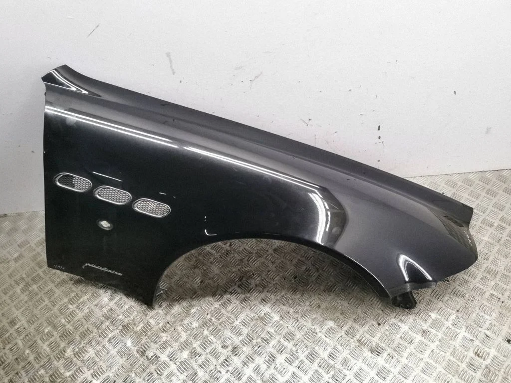 Fender – right