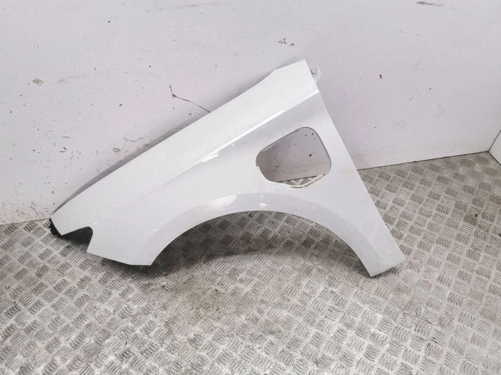 Fender – left