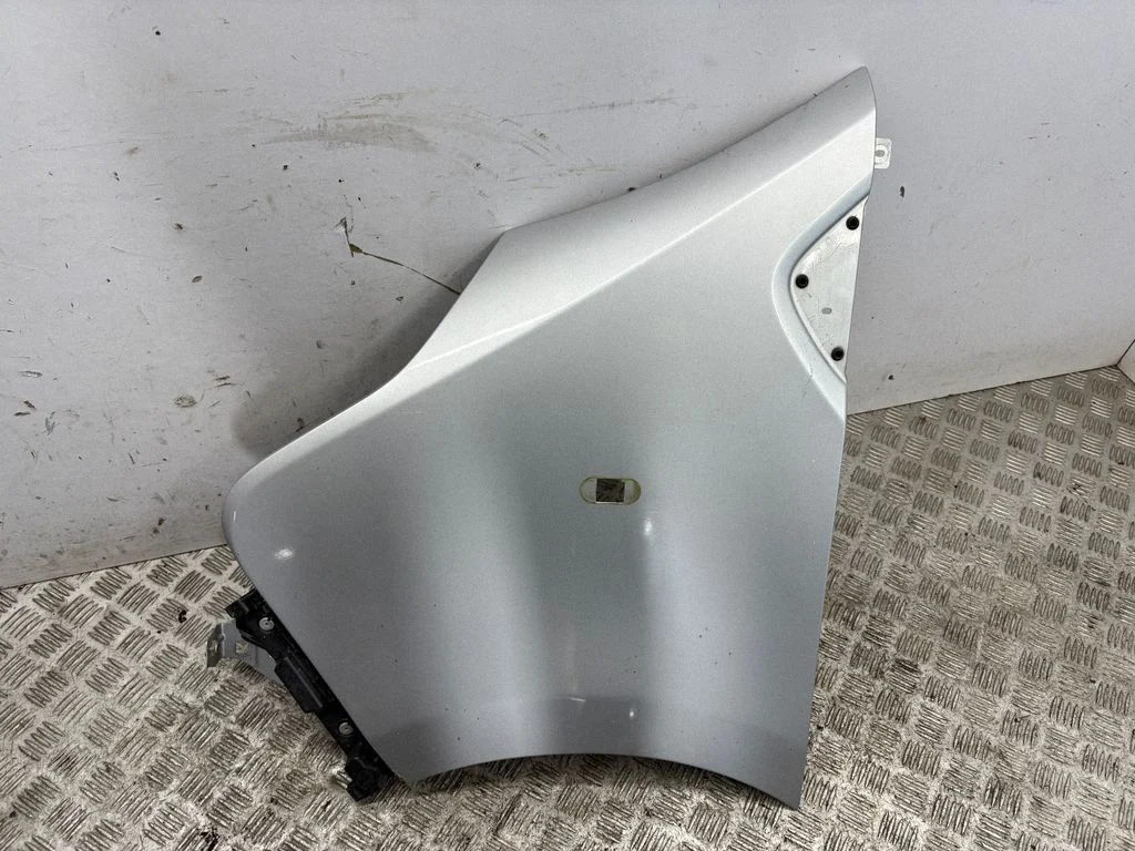 Fender – left