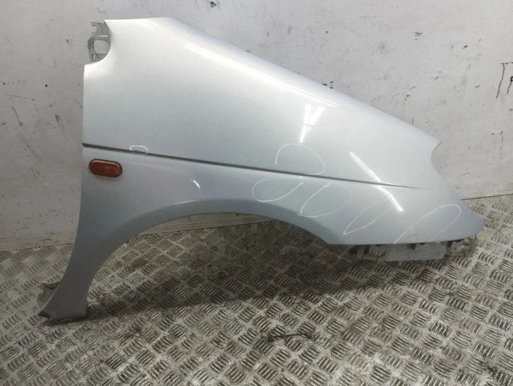 Fender – right