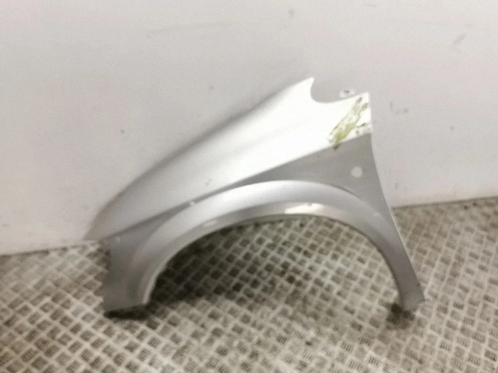 Fender – left