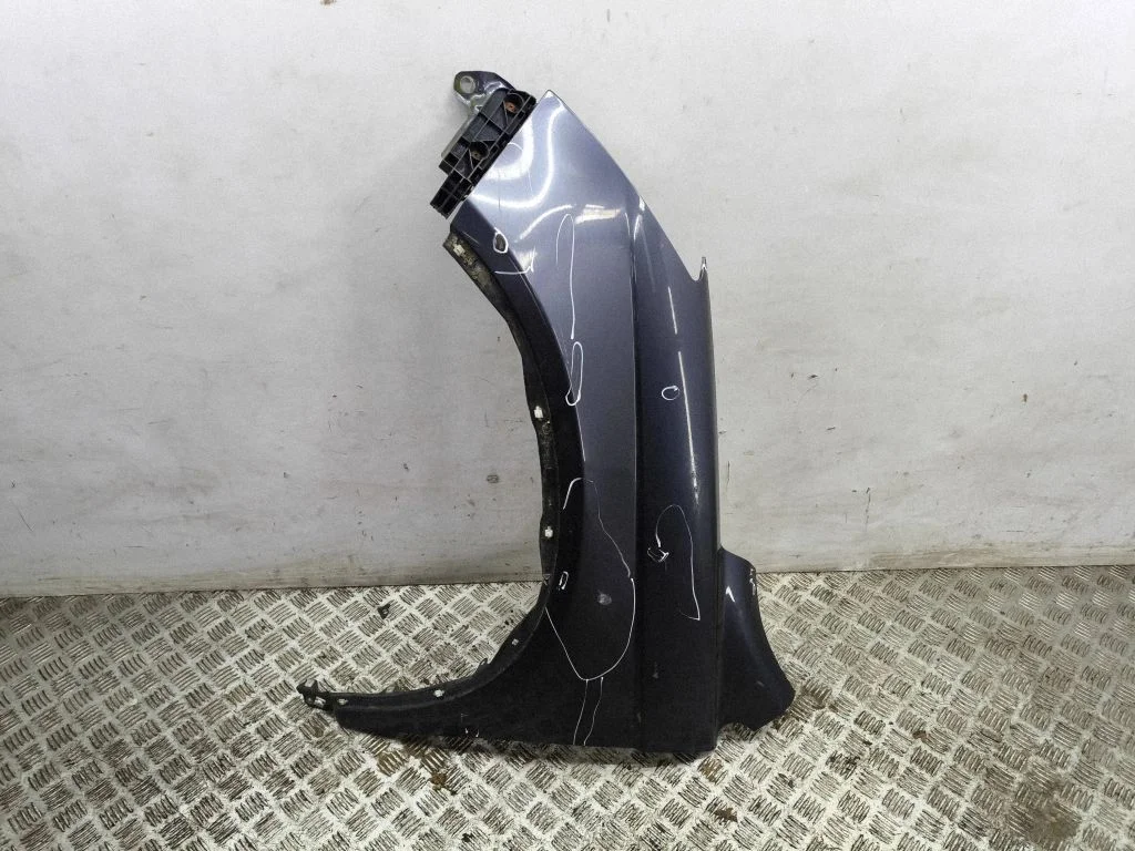 Fender – left
