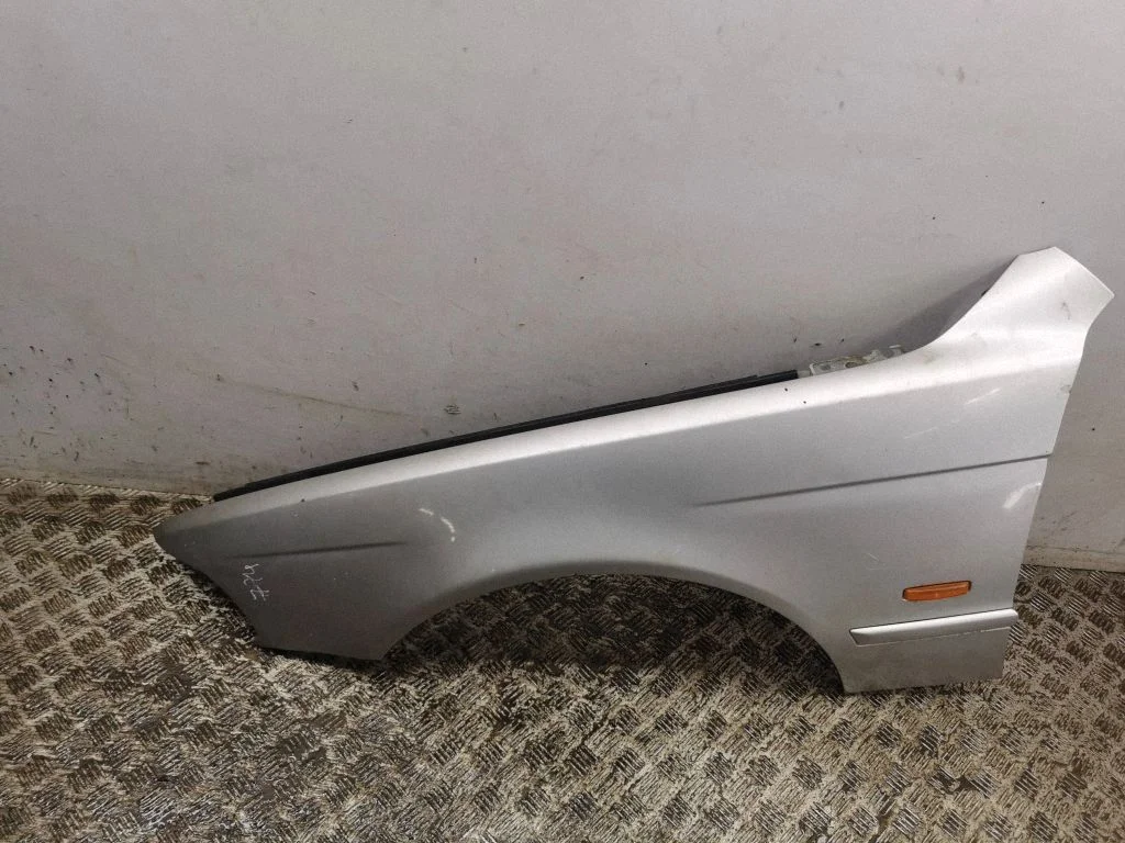 Fender – left