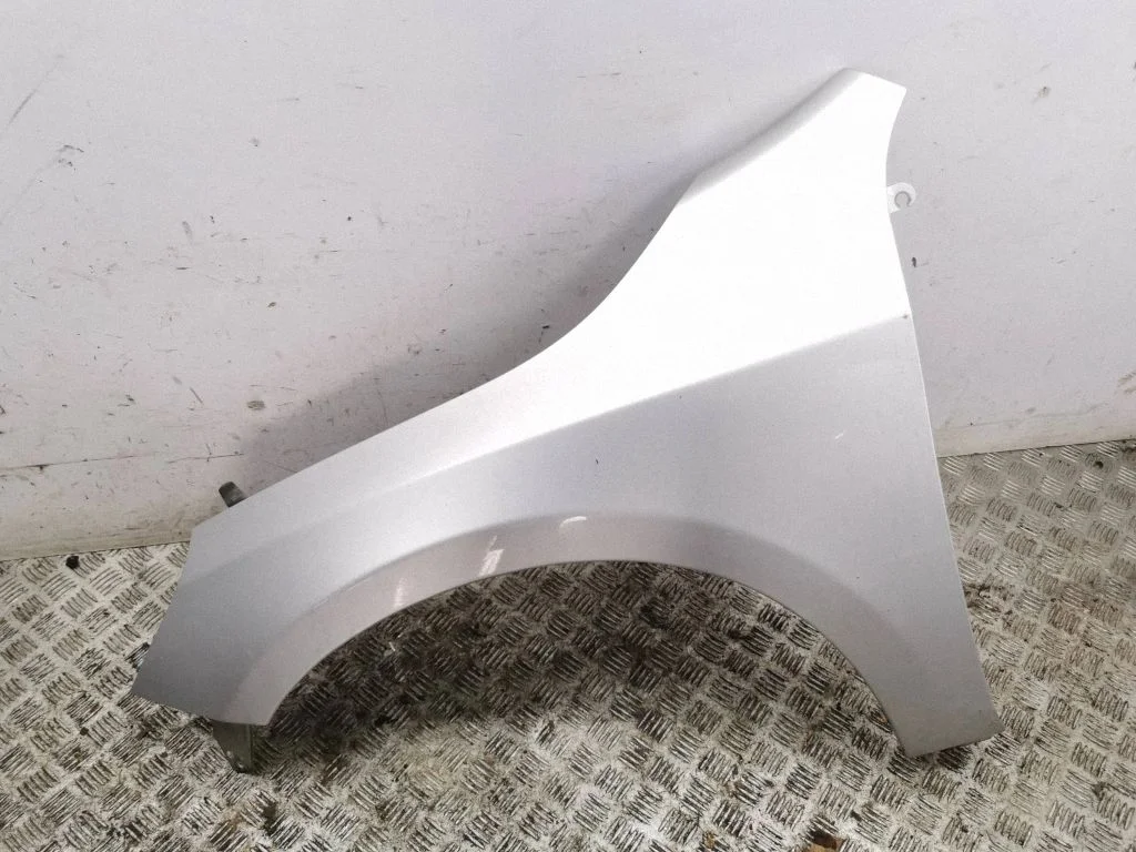 Fender – left