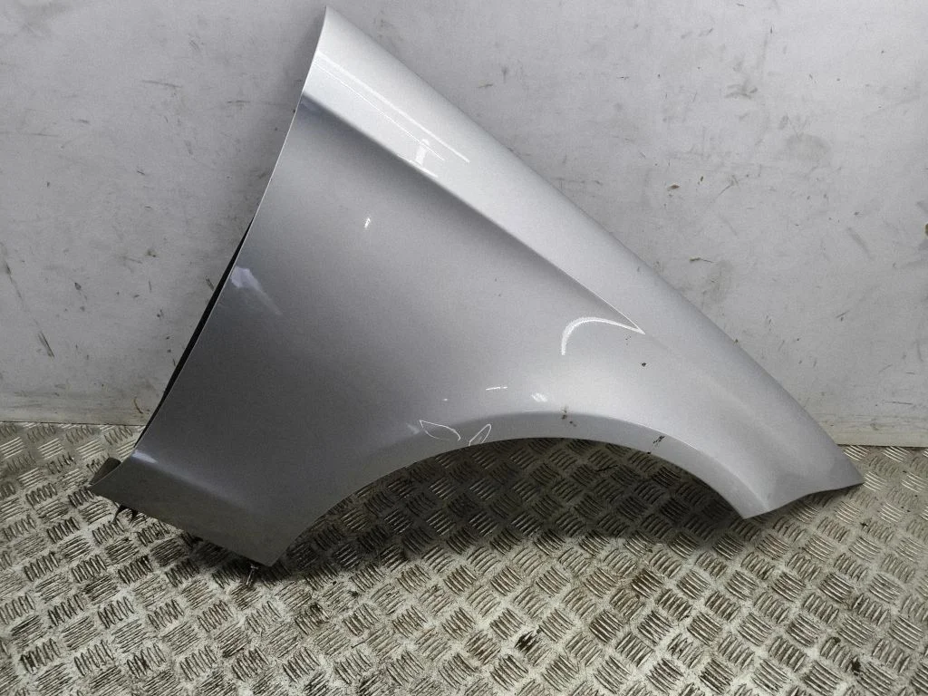 Fender – right