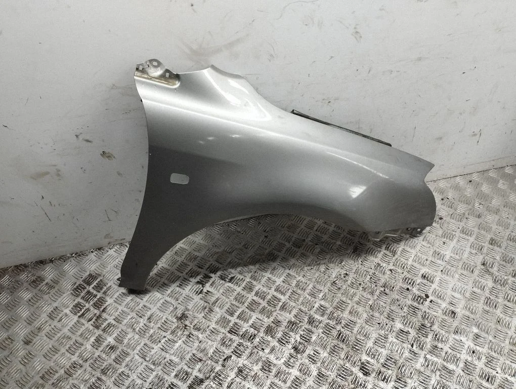 Fender – right