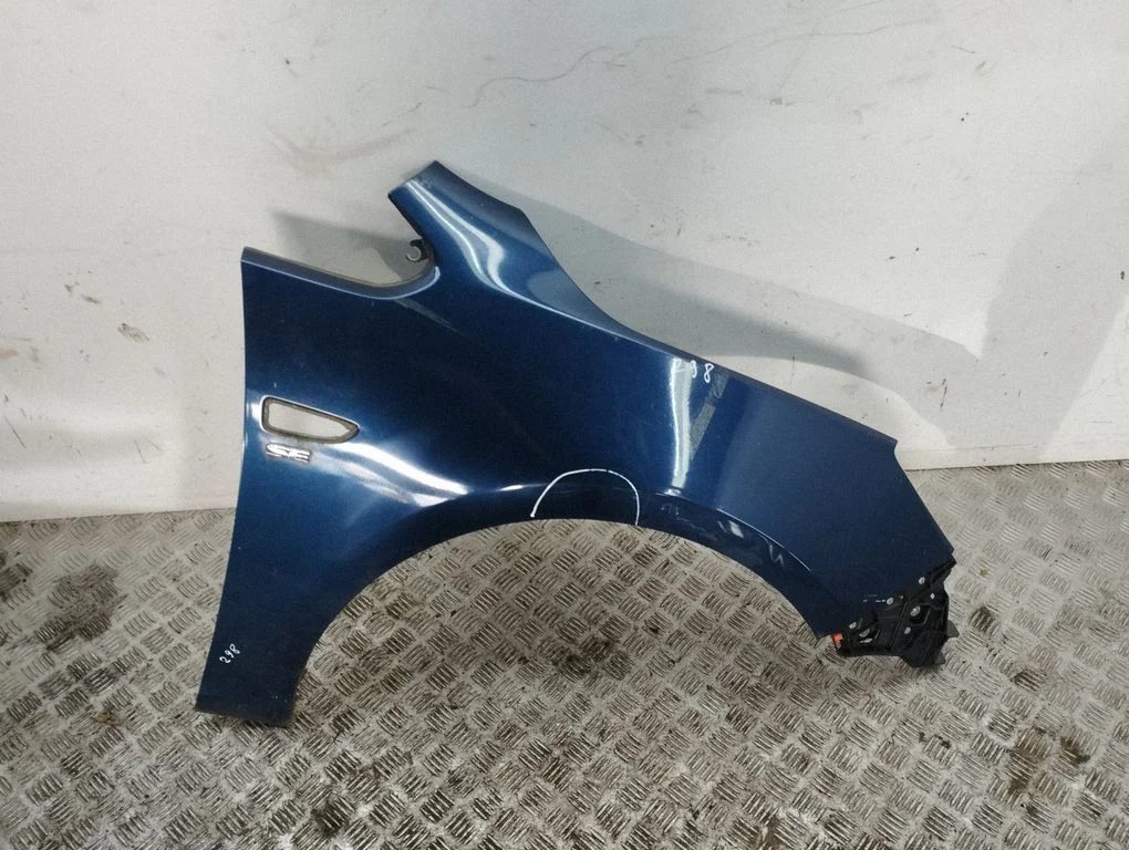 Fender – right