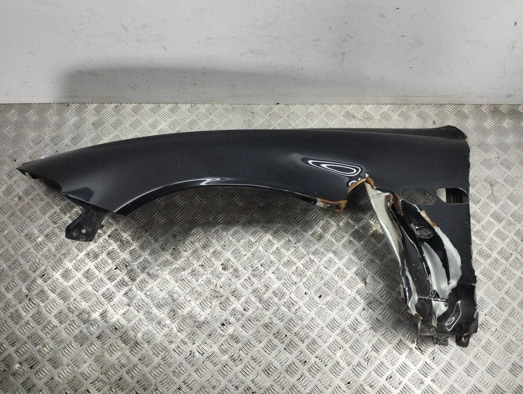 Fender – left