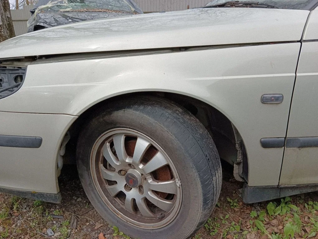 Fender – left