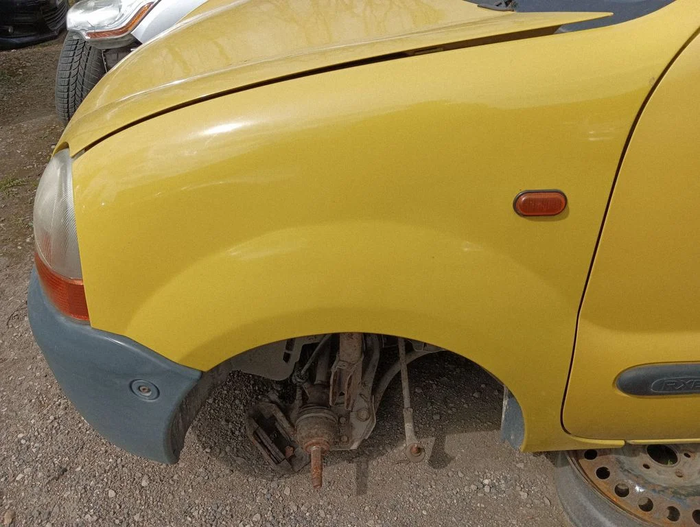Fender – left