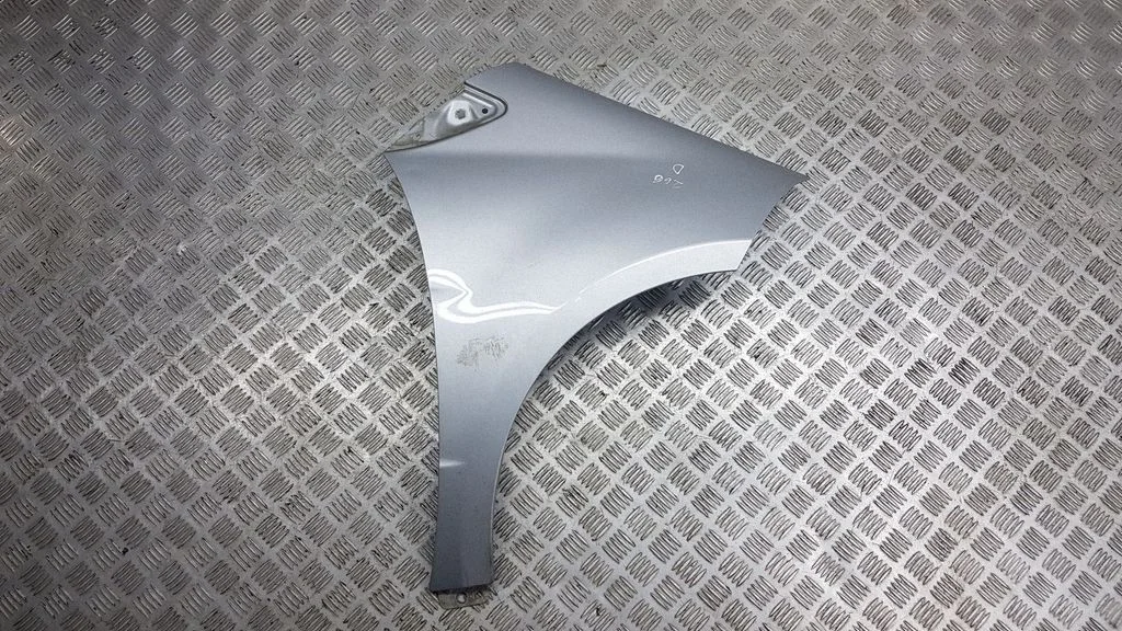 Fender – front right
