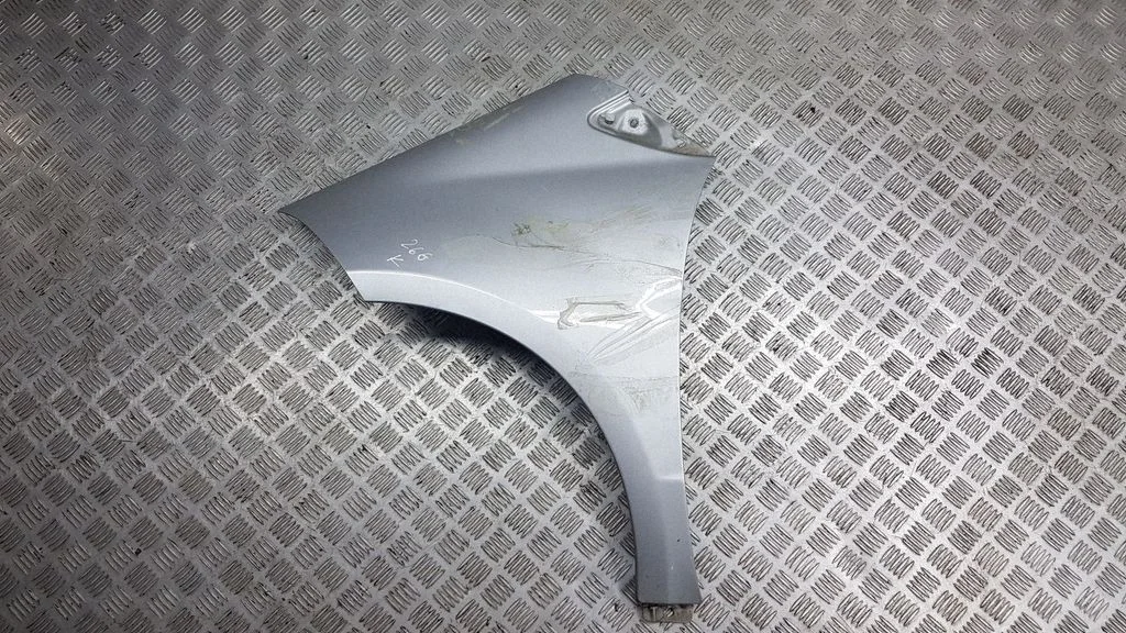 Fender – front left