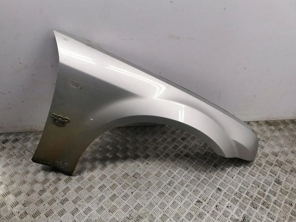 Fender – right