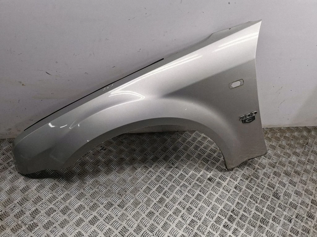Fender – left