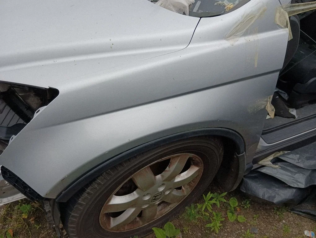 Fender – left