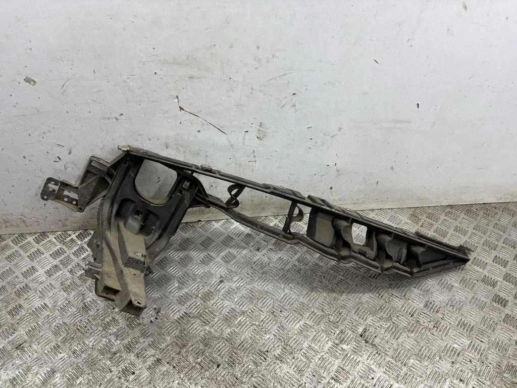 Fender mounting bracket – left