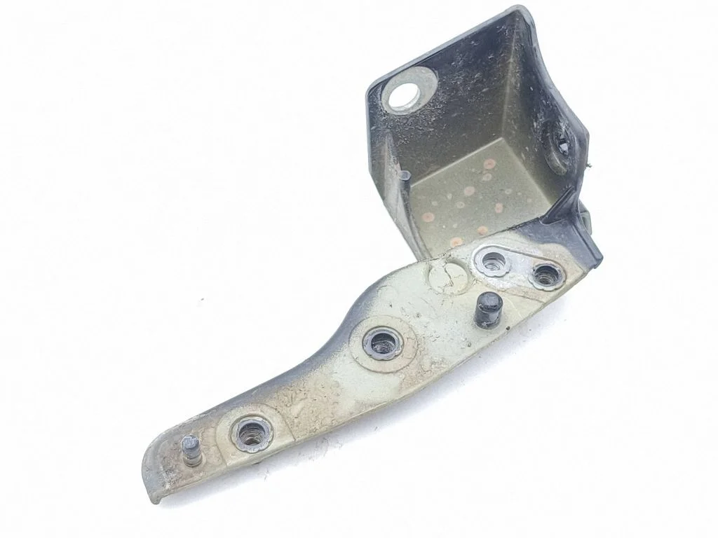 Fender mounting bracket HK8316291BC