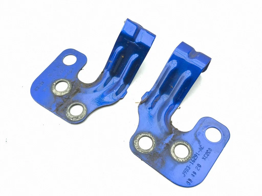 Poritiiva kinnitusklamber J9D316290AC