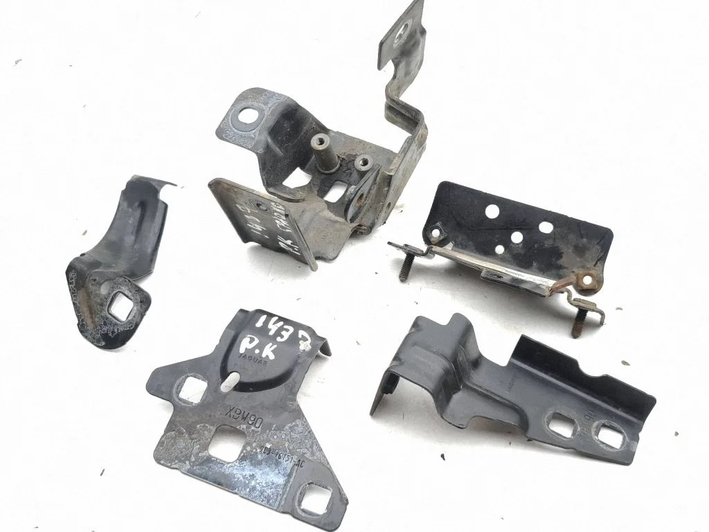Poritiiva kinnitusklamber J9C312B681AB