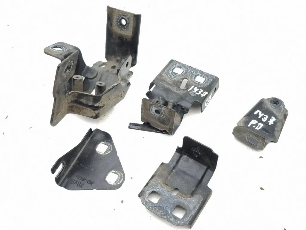 Poritiiva kinnitusklamber J9C316C076AC