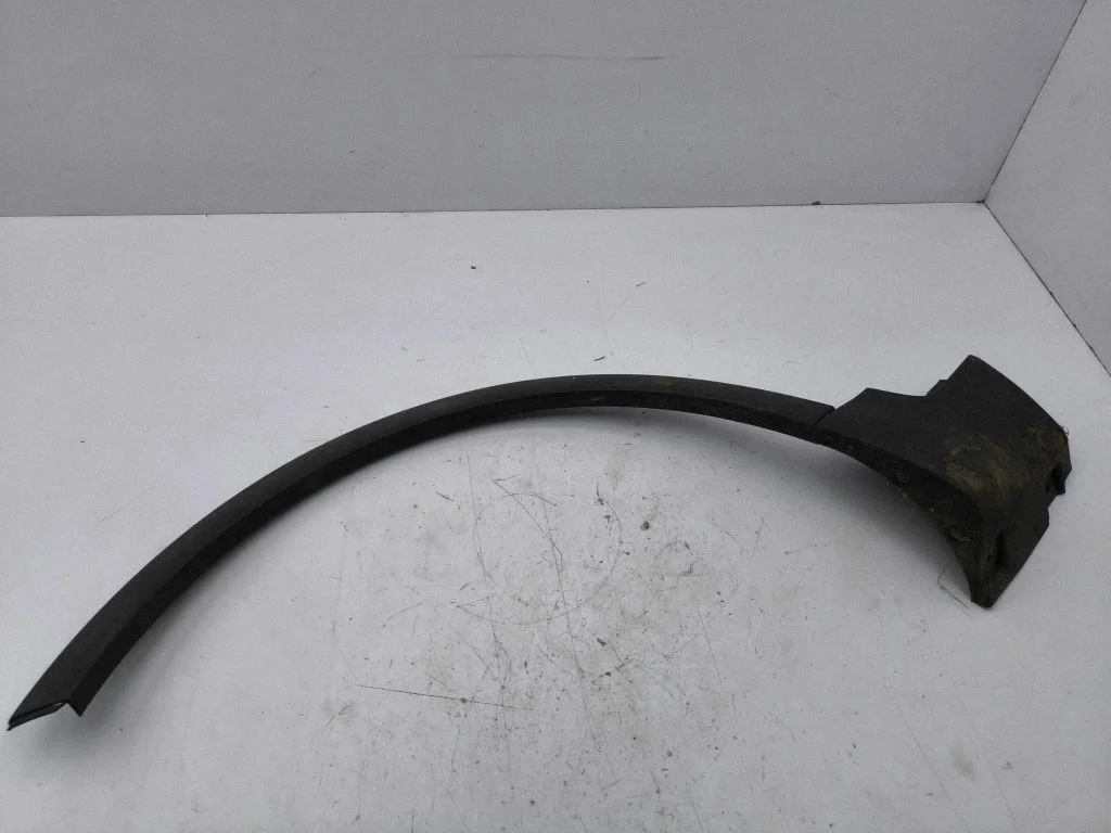 Front arch trim 8V41S16D239A