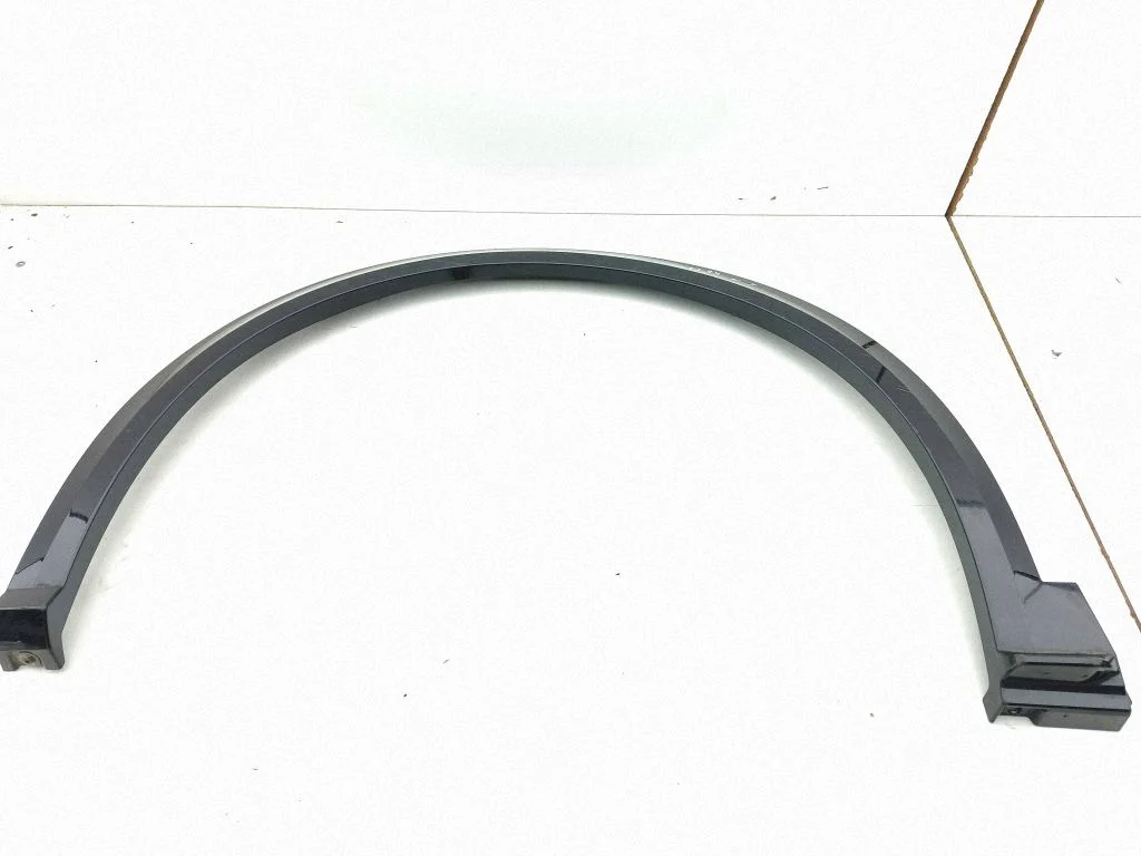 Front arch trim MB014561