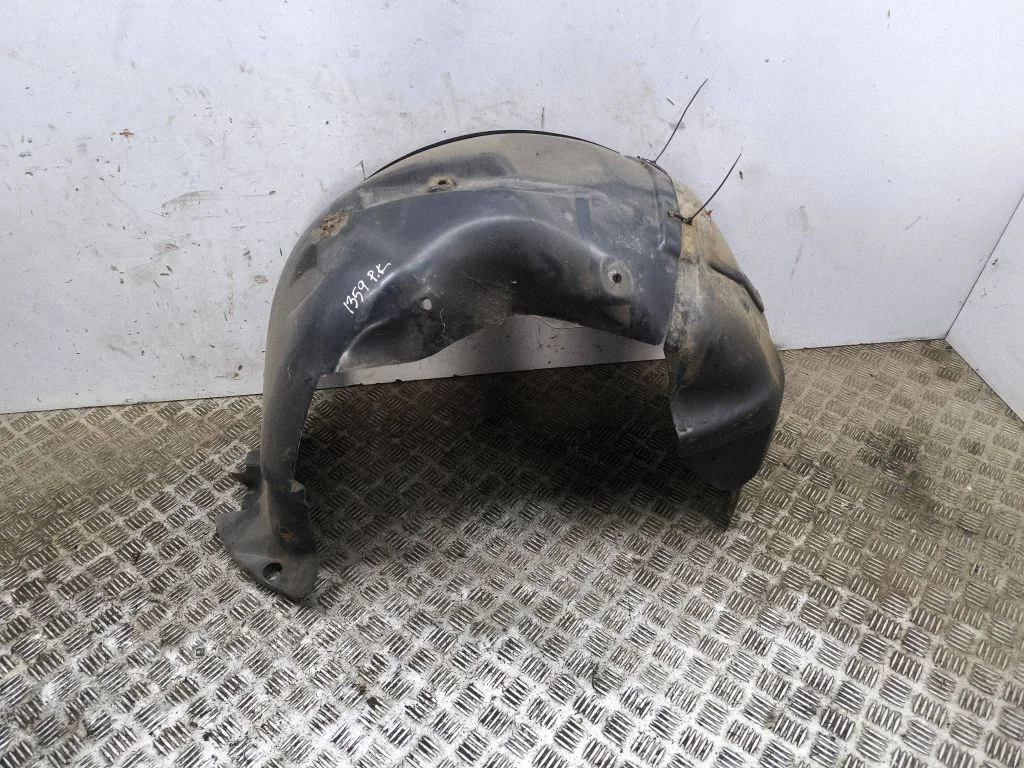 Front wheel arch liner splash guards – left