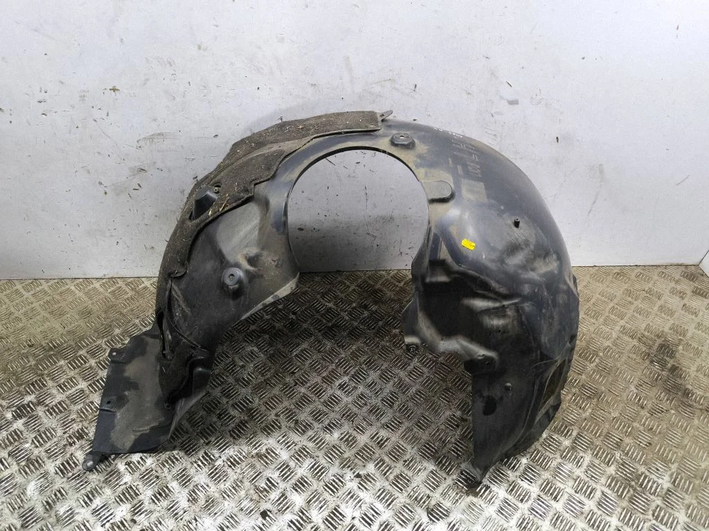 Front wheel arch liner splash guards SP08657