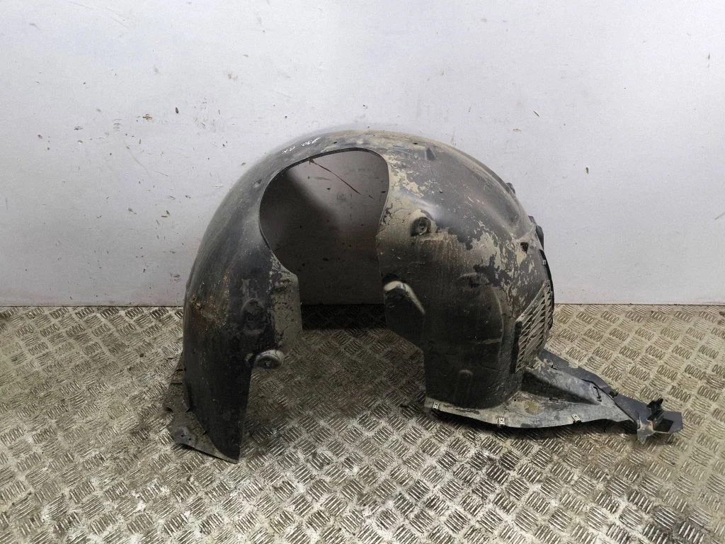 Esimene rattakoopa katteliist / porikaitse 8Y0821171K
