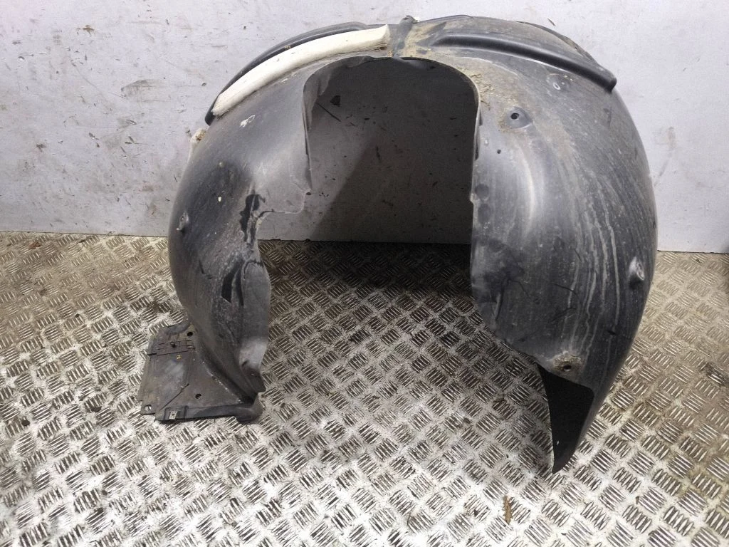 Front wheel arch liner splash guards 89A821171C