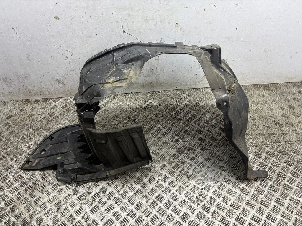 Front wheel arch liner splash guards – right