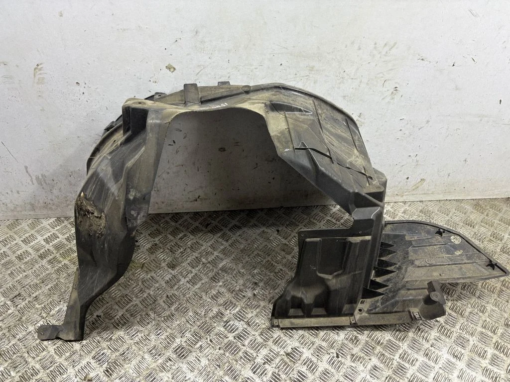 Front wheel arch liner splash guards – left
