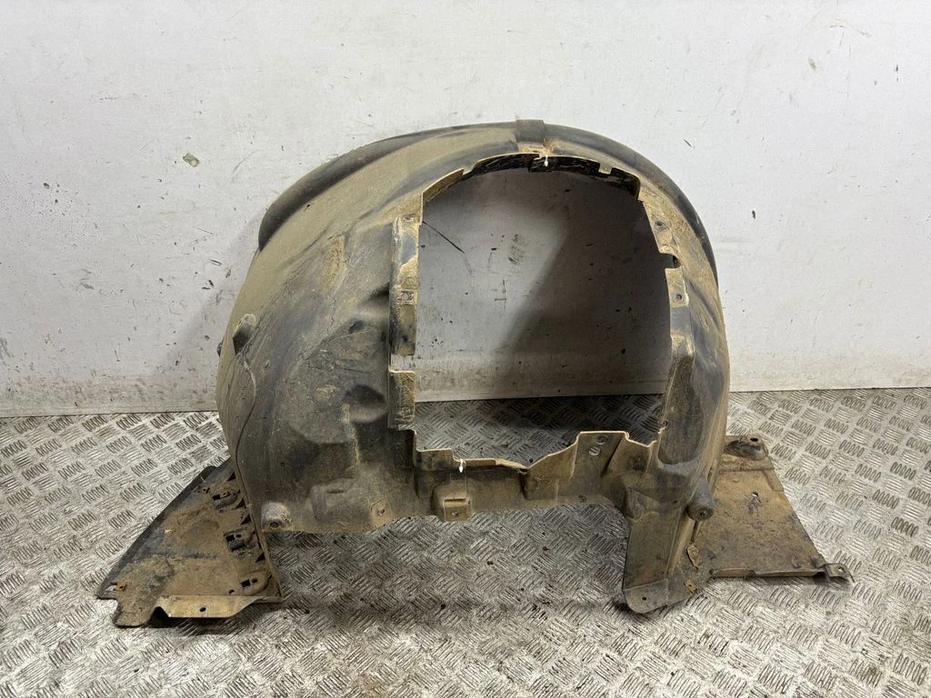 Front wheel arch liner splash guards – right